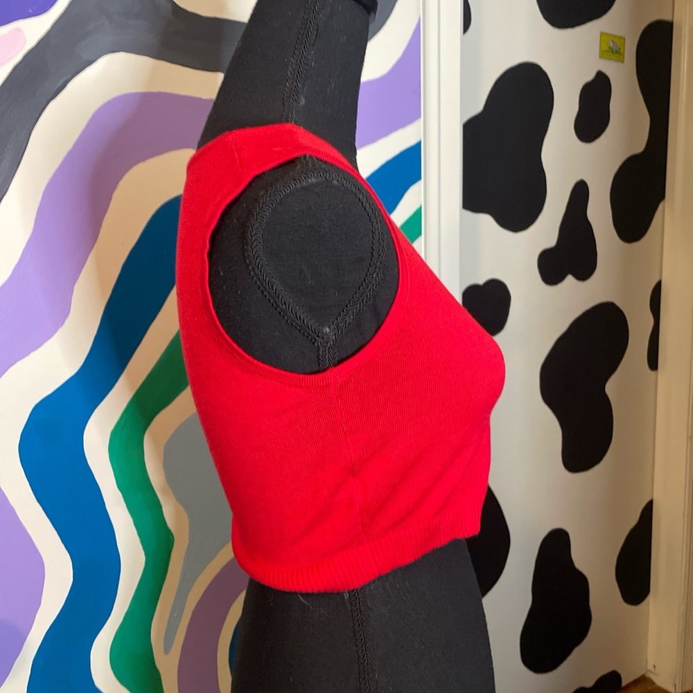Cropped Red Vest - Picture 3 of 5